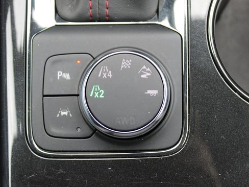 Used 2025 Chevrolet Blazer RS AWD/4WD image 33