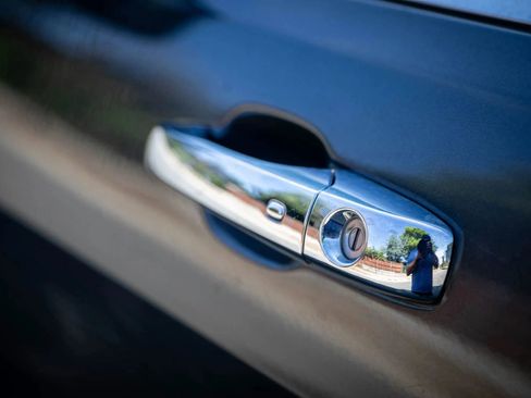 Used 2017 Jeep Grand Cherokee Overland image 21