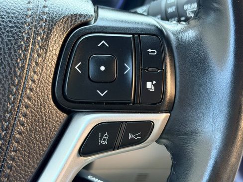 Used 2019 Toyota Highlander Limited AWD/4WD image 40
