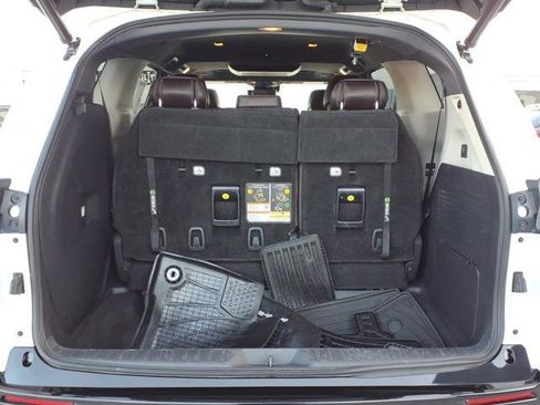 Used 2021 Toyota Sienna Platinum FWD image 23