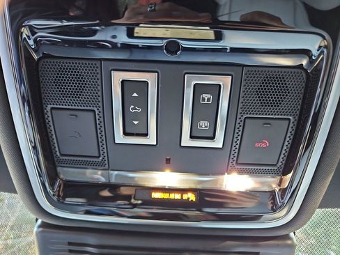 Used 2023 Land Rover Range Rover Velar R-Dynamic S image 21