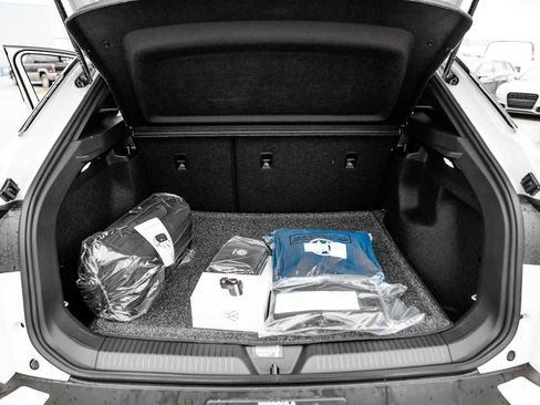 New 2026 Volkswagen ID.4 Pro image 11