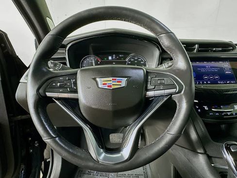 Used 2024 Cadillac XT6 Premium Luxury image 16