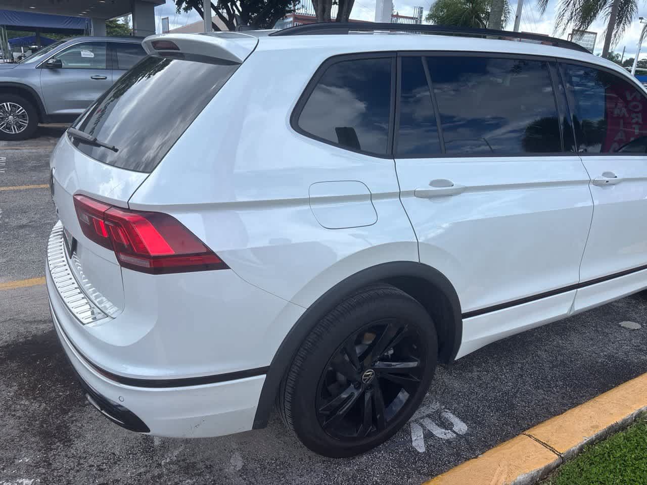 Used 2024 Volkswagen Tiguan SE R-Line FWD image 5