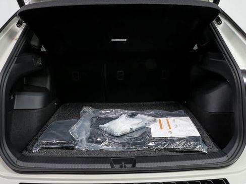New 2026 Volkswagen Tiguan SEL R-Line AWD/4WD image 32