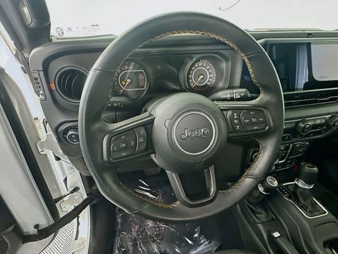 Certified 2025 Jeep Gladiator Mojave w/ Steel Bumper Group image 19