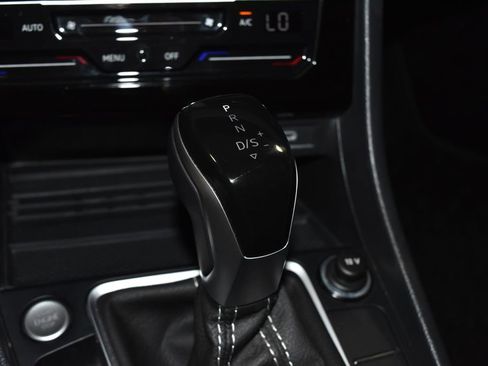 Used 2025 Volkswagen Jetta SE FWD image 18