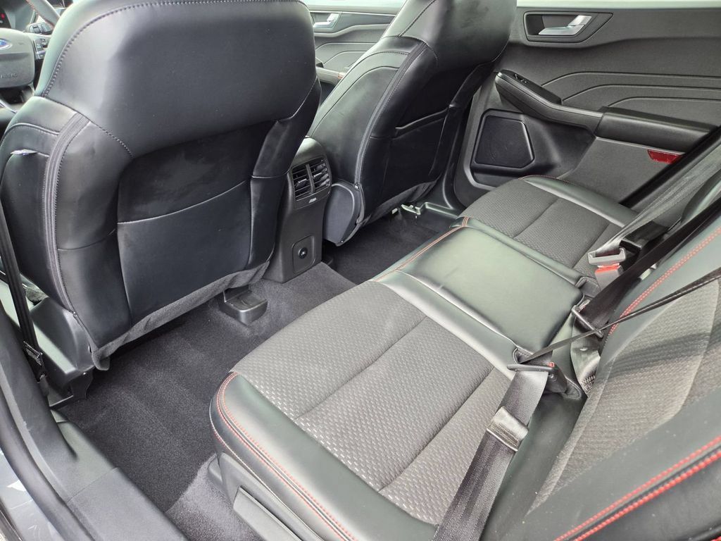 Used 2025 Ford Escape ST-Line AWD/4WD image 23
