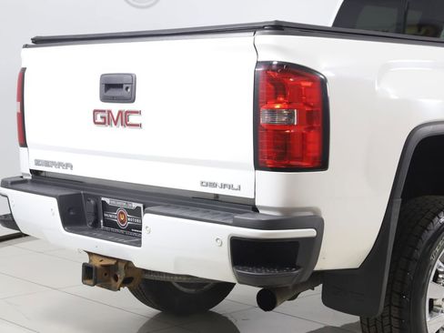 Used 2016 GMC Sierra 2500 Denali w/ Suspension Package, Off-Road AWD/4WD image 41