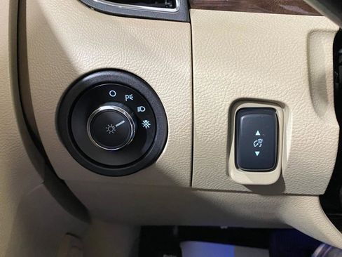 Used 2015 Ford Taurus Limited FWD image 19