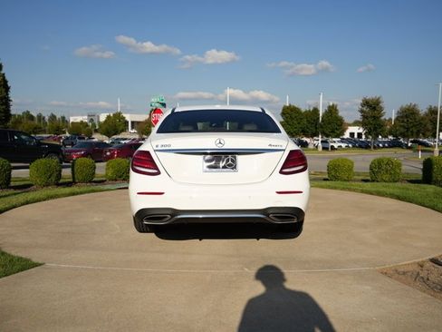 Certified 2019 Mercedes-Benz E 300 4MATIC image 7