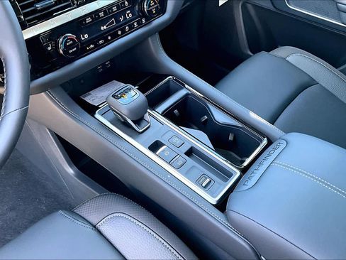 New 2026 Nissan Pathfinder SL w/ SL Premium Package FWD image 11