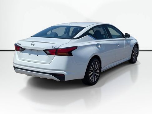 Used 2024 Nissan Altima 2.5 SV FWD image 6