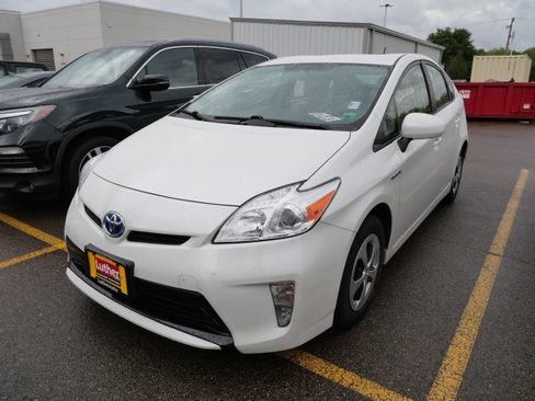 Used 2014 Toyota Prius Three FWD image 2