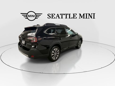 Used 2025 Subaru Outback Limited AWD/4WD image 11