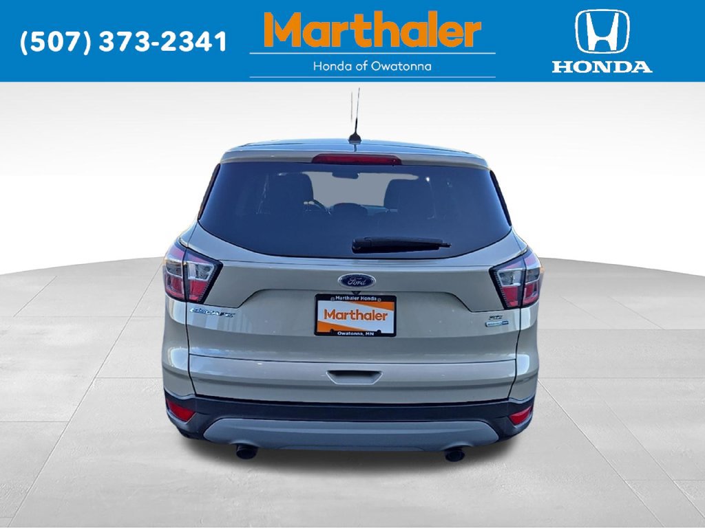 Used 2017 Ford Escape SE w/ SE Cold Weather Package AWD/4WD image 4