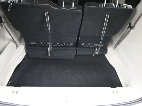 Used 2023 Chrysler Pacifica Touring-L FWD image 12