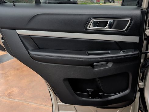 Used 2017 Ford Explorer XLT w/ Equipment Group 202A image 22