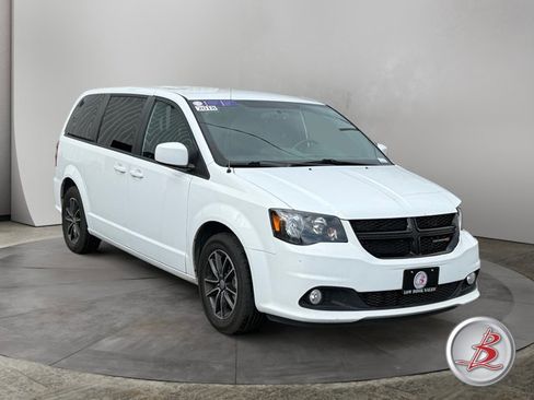 Used 2018 Dodge Grand Caravan SE FWD image 1