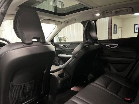 Used 2024 Volvo V60 B5 Cross Country Plus image 10