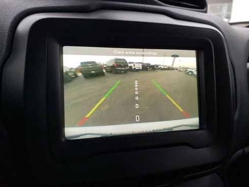 Used 2019 Jeep Renegade Latitude w/ Cold Weather Group image 23