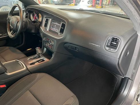Used 2019 Dodge Charger SXT RWD image 19