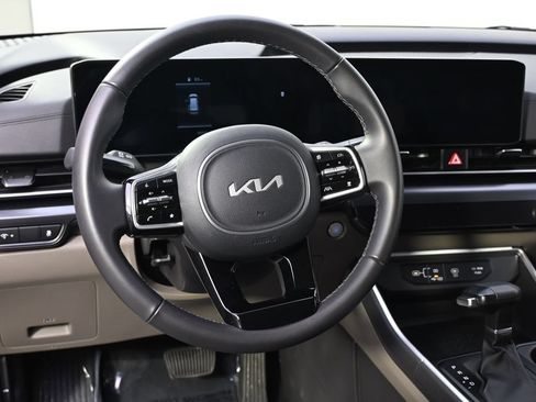 Used 2026 Kia Carnival FWD image 12