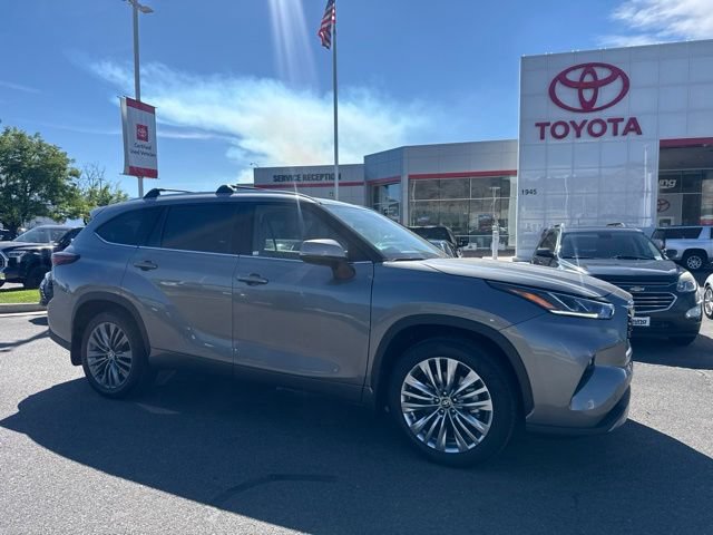 Used 2026 Toyota Highlander Platinum AWD/4WD image 1