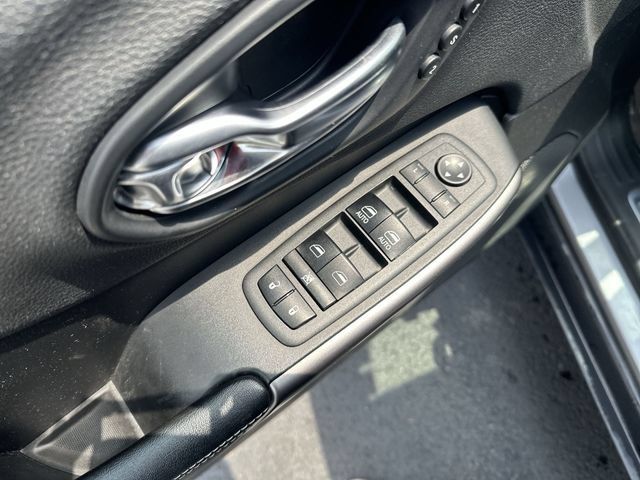 Used 2019 Jeep Cherokee Limited AWD/4WD image 17