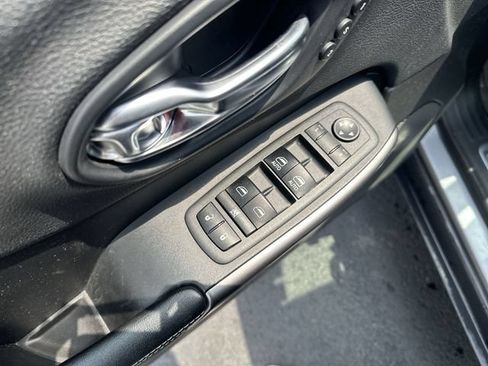 Used 2019 Jeep Cherokee Limited AWD/4WD image 17