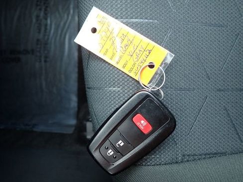 Certified 2025 Toyota RAV4 XLE AWD/4WD image 30
