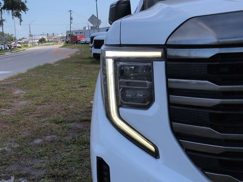 Used 2022 GMC Sierra 1500 AT4 w/ AT4 Premium Package AWD/4WD image 9