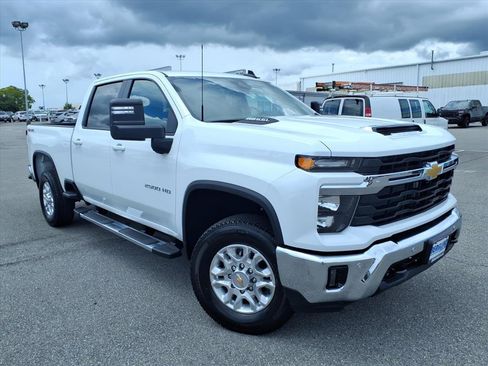 New 2026 Chevrolet Silverado 2500 LT w/ All Star Edition AWD/4WD image 2