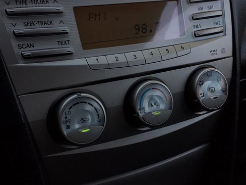Used 2010 Toyota Camry XLE FWD image 8