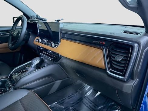 Used 2023 GMC Canyon AT4 w/ AT4 Premium Package image 29