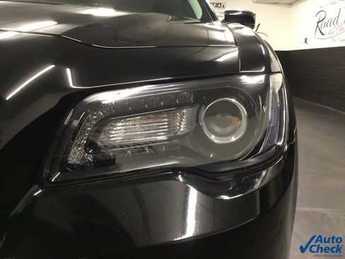 Used 2018 Chrysler 300 Touring w/ Sport Appearance Package image 16