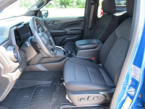 Used 2023 Chevrolet Colorado Trail Boss w/ LPO, Dark Essentials Package AWD/4WD image 17