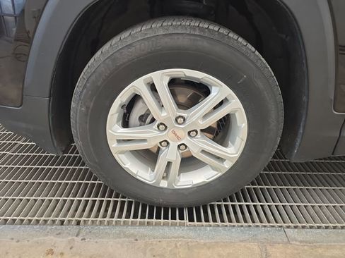 Used 2024 GMC Terrain SLE image 25