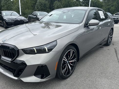 Used 2026 BMW 530i xDrive w/ M Sport Package image 5
