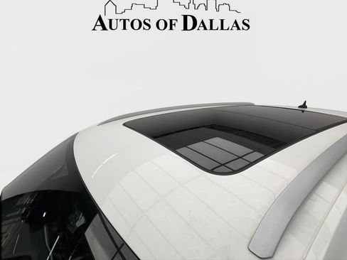 Used 2022 Volkswagen Atlas Cross Sport SE w/ Panoramic Sunroof Package FWD image 11