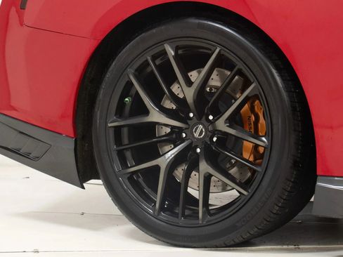 Used 2019 Nissan GT-R Premium w/ Premium Interior Package image 15