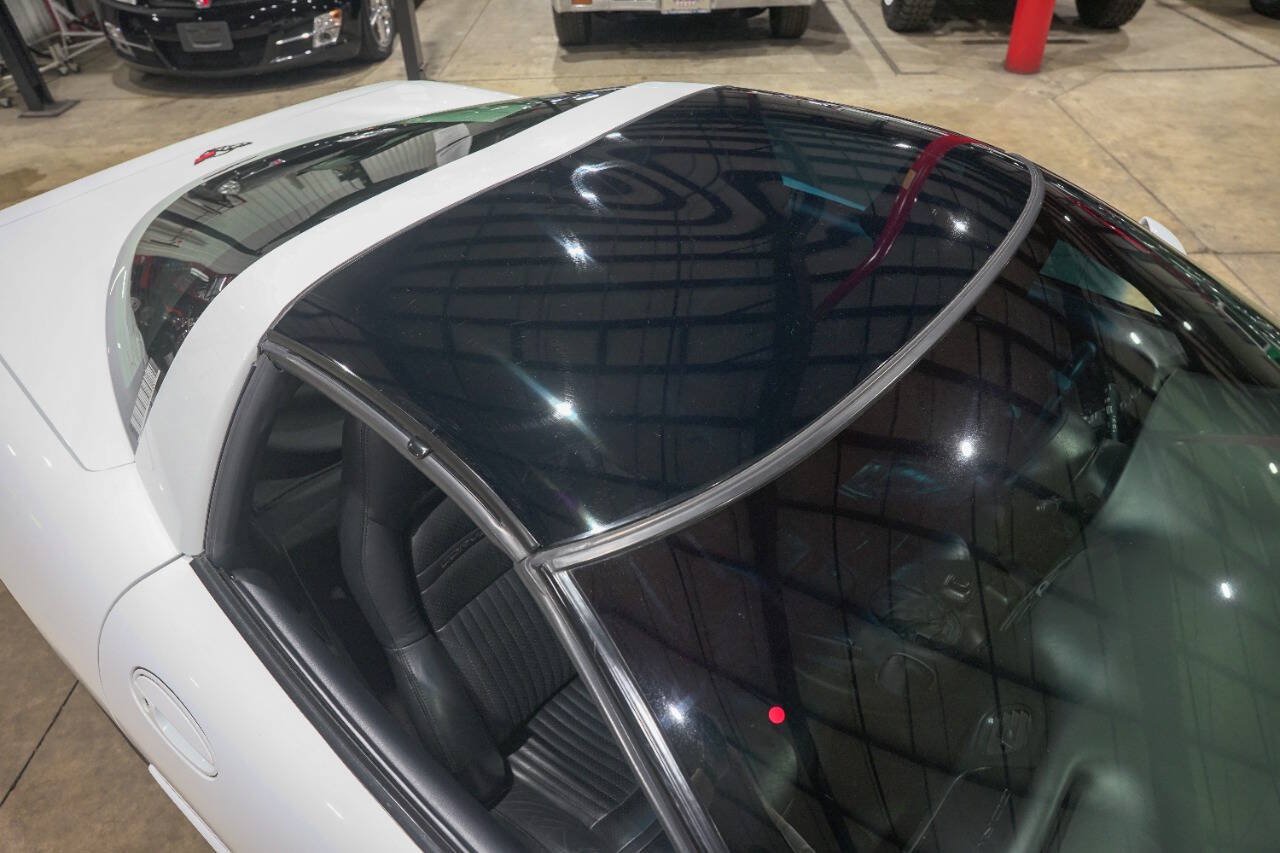 Used 1998 Chevrolet Corvette Coupe RWD image 19
