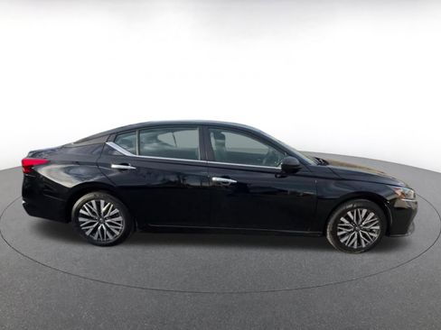 Used 2025 Nissan Altima 2.5 SV image 16