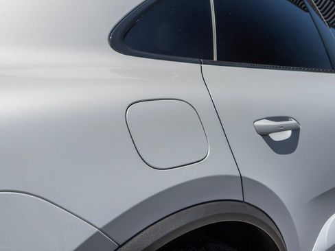 Used 2024 Porsche Macan 4 Electric AWD/4WD image 15