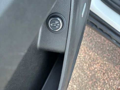 Used 2022 Chevrolet Traverse RS image 6