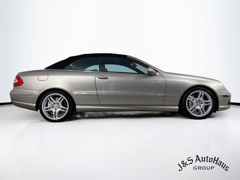 Used 2005 Mercedes-Benz CLK 55 AMG Cabriolet image 41