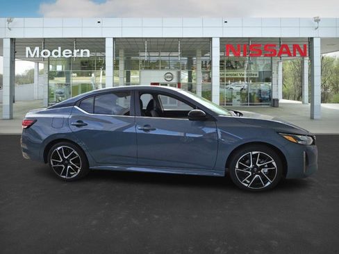 New 2025 Nissan Sentra SR image 3