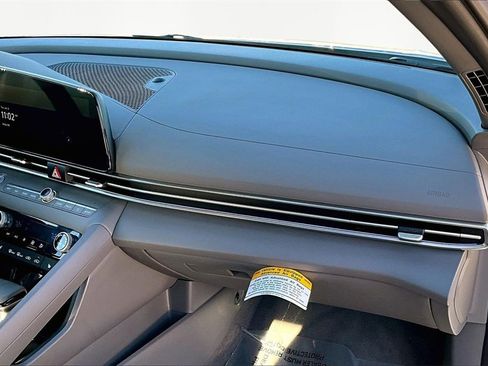 Used 2024 Hyundai Elantra SEL w/ Convenience Package image 17