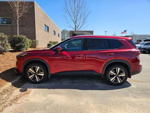 Used 2024 Nissan Rogue SL image 3