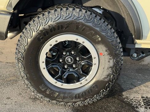 New 2025 Ford Bronco 2-Door w/ Sasquatch Package image 37